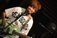 小関竜矢（Vo, G）（写真提供：TOKYO FM）