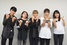 Benthamと堤友香アナウンサー（右端）。（写真提供：TOKYO FM）