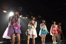 自由奔放なトークを繰り広げる宮島るりか（左端）。