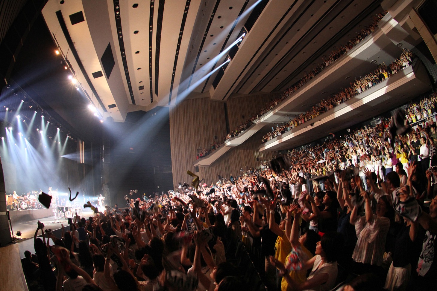 スキマスイッチ「スキマスイッチ TOUR 2017 "re:Action" スキマスイッチvsスキマスイッチ」の様子。（Photo by ATSUKI IWASA）