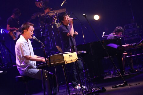 スキマスイッチと小田和正。(Photo by ATSUKI IWASA)