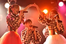 左から椎名エル、宮島るりか、今井マイ。