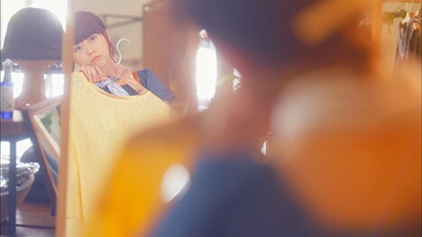 水瀬いのり「アイマイモコ」のミュージックビデオのワンシーン。