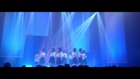 乃木坂46「ライブ神」ミュージックビデオのワンシーン。