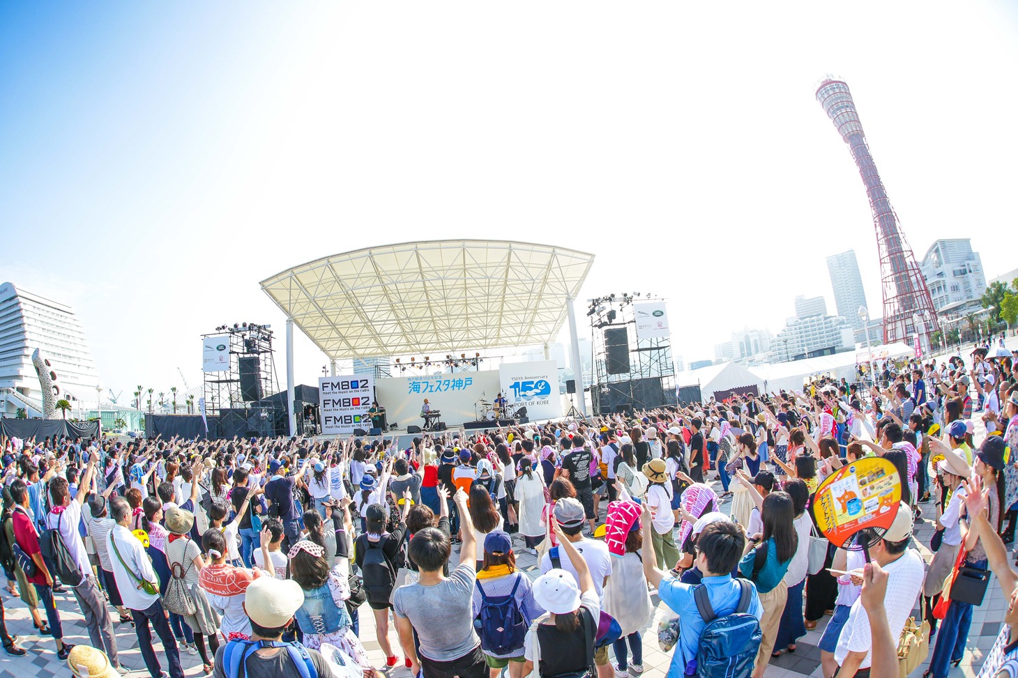「海フェスタ神戸 FM802 スペシャルライブ」の様子。（撮影：渡邊一生 / 写真提供：FM 802）