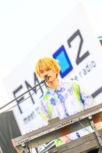 杉本雄治（Vo, Piano）（撮影：渡邊一生 / 写真提供：FM 802）