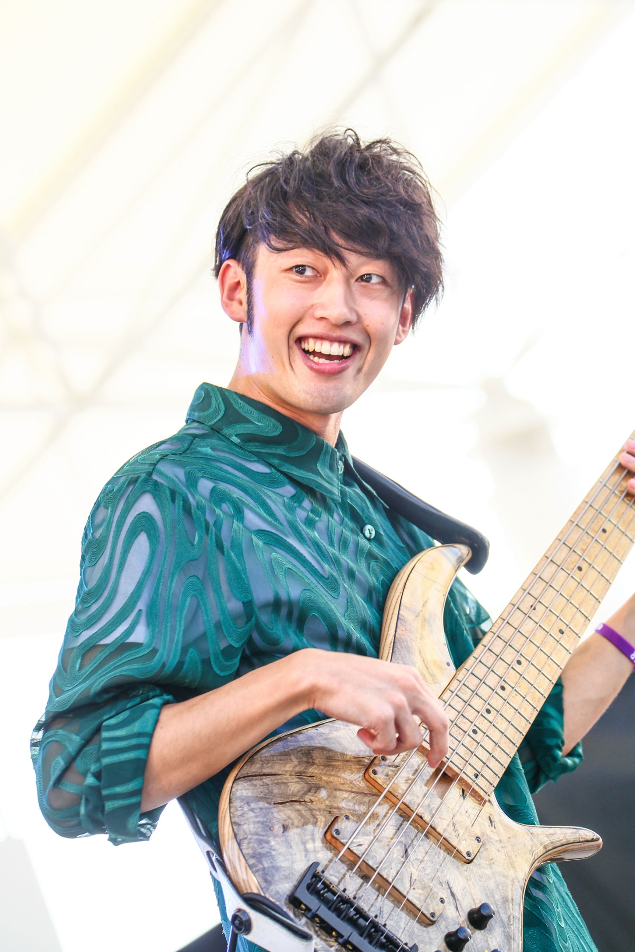 奥野翔太（B, Cho）（撮影：渡邊一生 / 写真提供：FM 802）