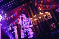 片岡健太（Vo, G）（撮影：後藤壮太郎）