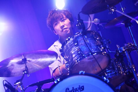 荒井智之（Dr, Cho）（撮影：後藤壮太郎）