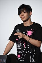 クジを引く小笠原海（超特急）。