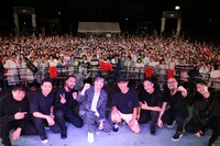 三浦大知のフリーライブの様子。