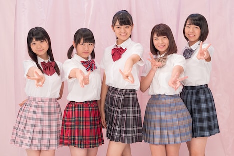 アップアップガールズ（2）「二の足Dancing」のミュージックビデオの撮影の様子。