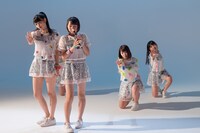 アップアップガールズ（2）「二の足Dancing」のミュージックビデオの撮影の様子。