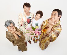 左から多味、古坂大魔王、安枝瞳、ピコ太郎。