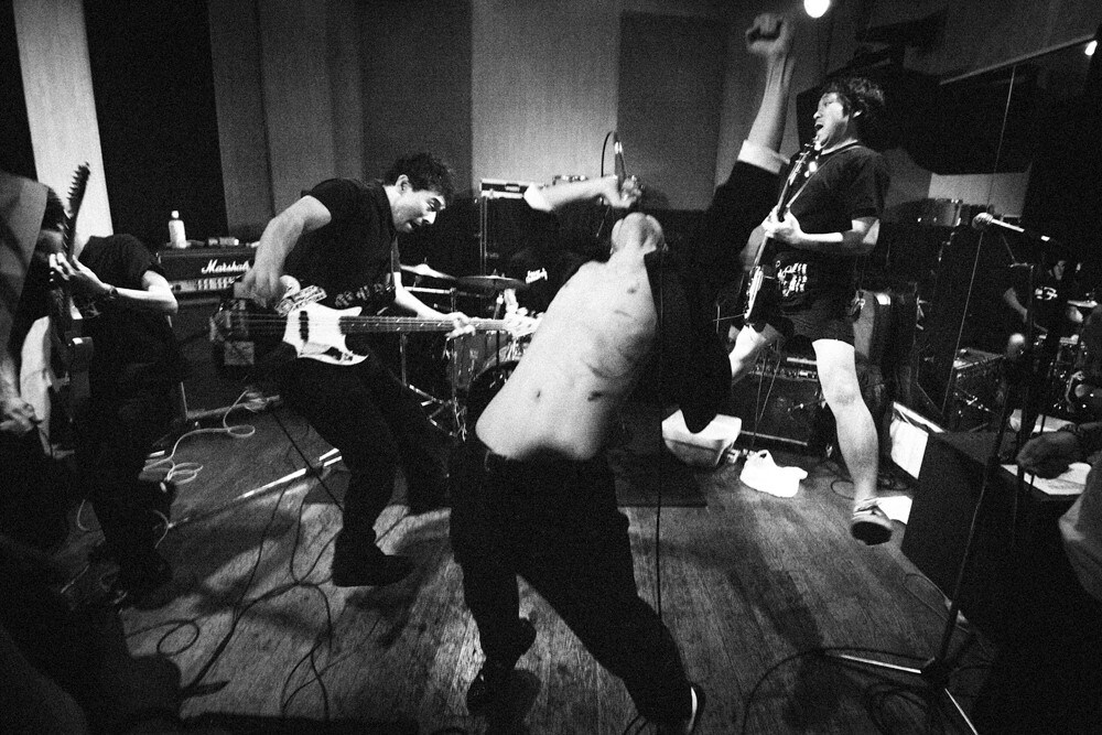 A PAGE OF PUNK、多数ゲスト迎え31曲で描く「クソみたいな日々」