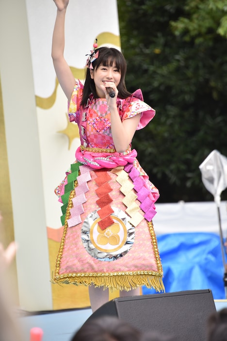 まわしを巻いて登場したあーりん。