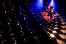 石崎ひゅーい「弾き語りワンマンtour 2017『きびだんご』」の様子。（Photo by HAJIME KAMIIISAKA）