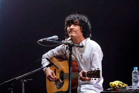 石崎ひゅーい(Photo by HAJIME KAMIIISAKA)