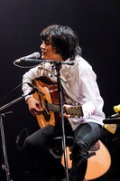 石崎ひゅーい（Photo by HAJIME KAMIIISAKA）