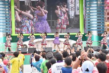 つばきファクトリーとスマイレージ「有頂天LOVE」を歌う岡井千聖。