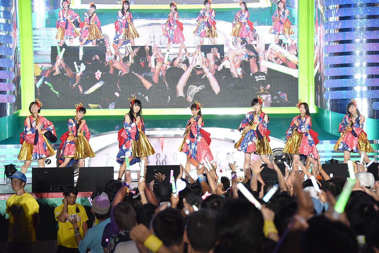 初日のHOT STAGEでトリを務めた私立恵比寿中学。