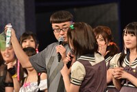 戸田真琴（原宿☆バンビーナ）の持ち物チェックで歯ブラシを発見したイジリー岡田。