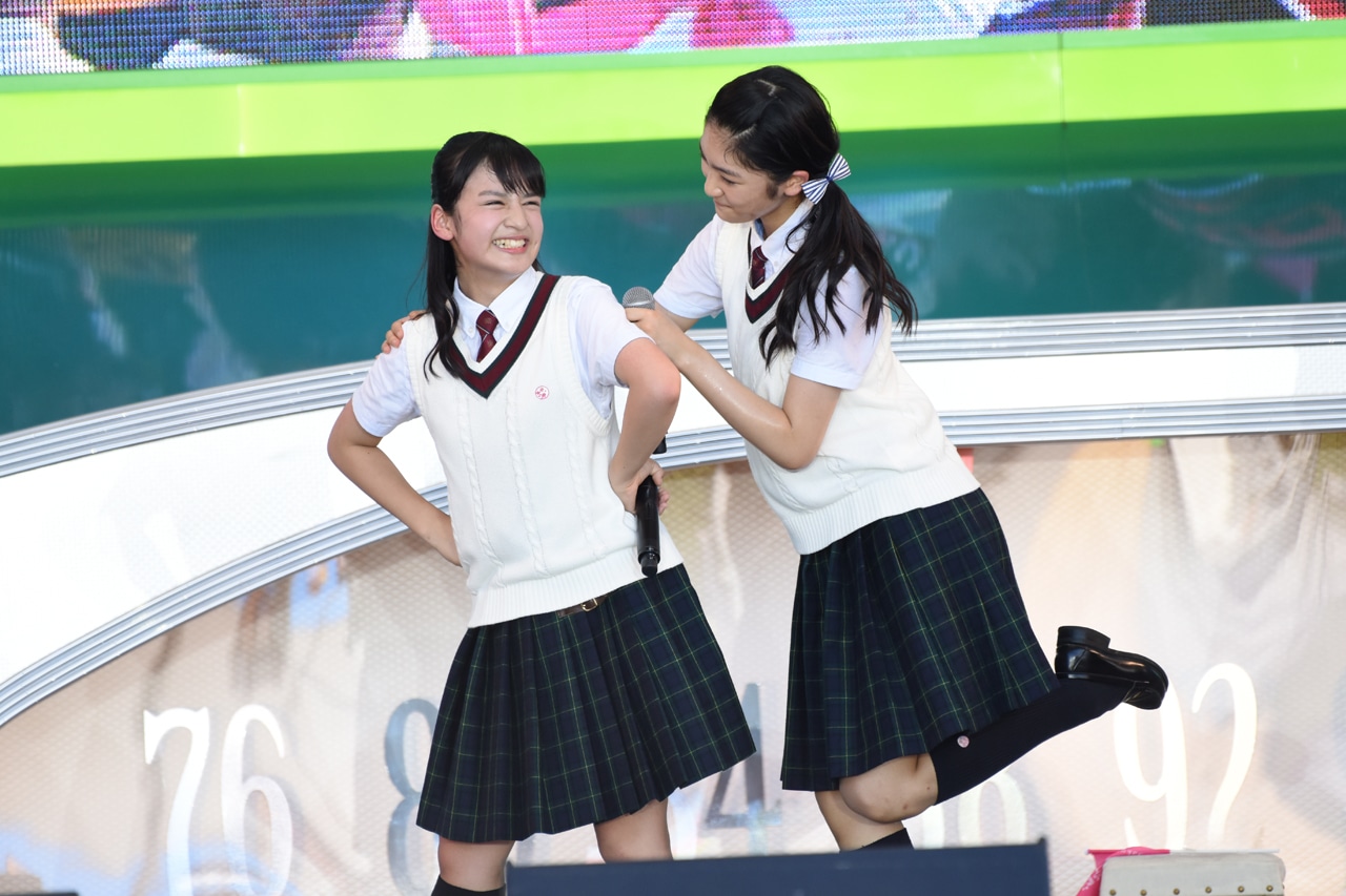 左から山出愛子、岡田愛。