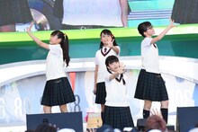 左から藤平華乃、山出愛子、森萌々穂、吉田爽葉香。
