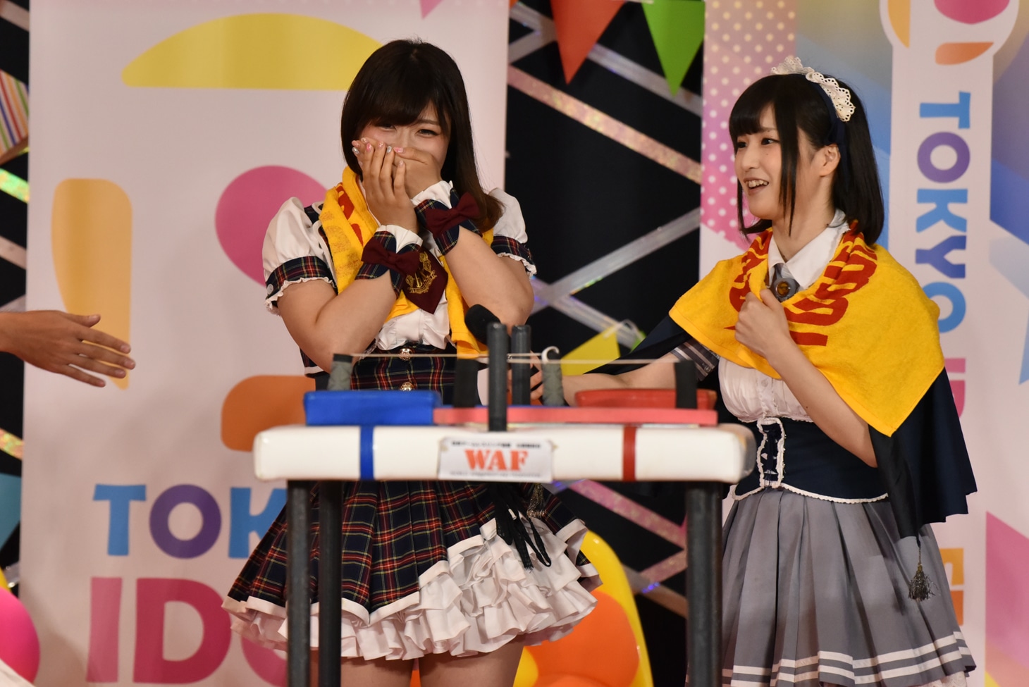プロレスラー垣原賢人の娘・垣原綾乃（バクステ外神田一丁目 / 左）は1勝もできず予選敗退し「お父さんに怒られる……」と狼狽。