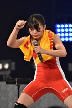 「レスリングと聞いたので」とレスリングのコスチュームで登場した我妻桃実（ハコイリ▽ムスメ）。