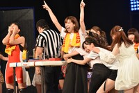 特別企画「アームレスリング大会Powered byTOWER RECORDSザ・感謝祭」の様子。
