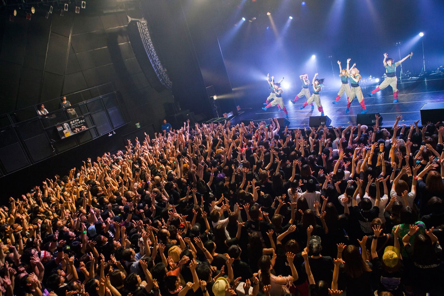 BiSH×GANG PARADE「SORRY!! NEXT BiS ONEMAN is 10.6!!」の様子。（撮影：外林健太）