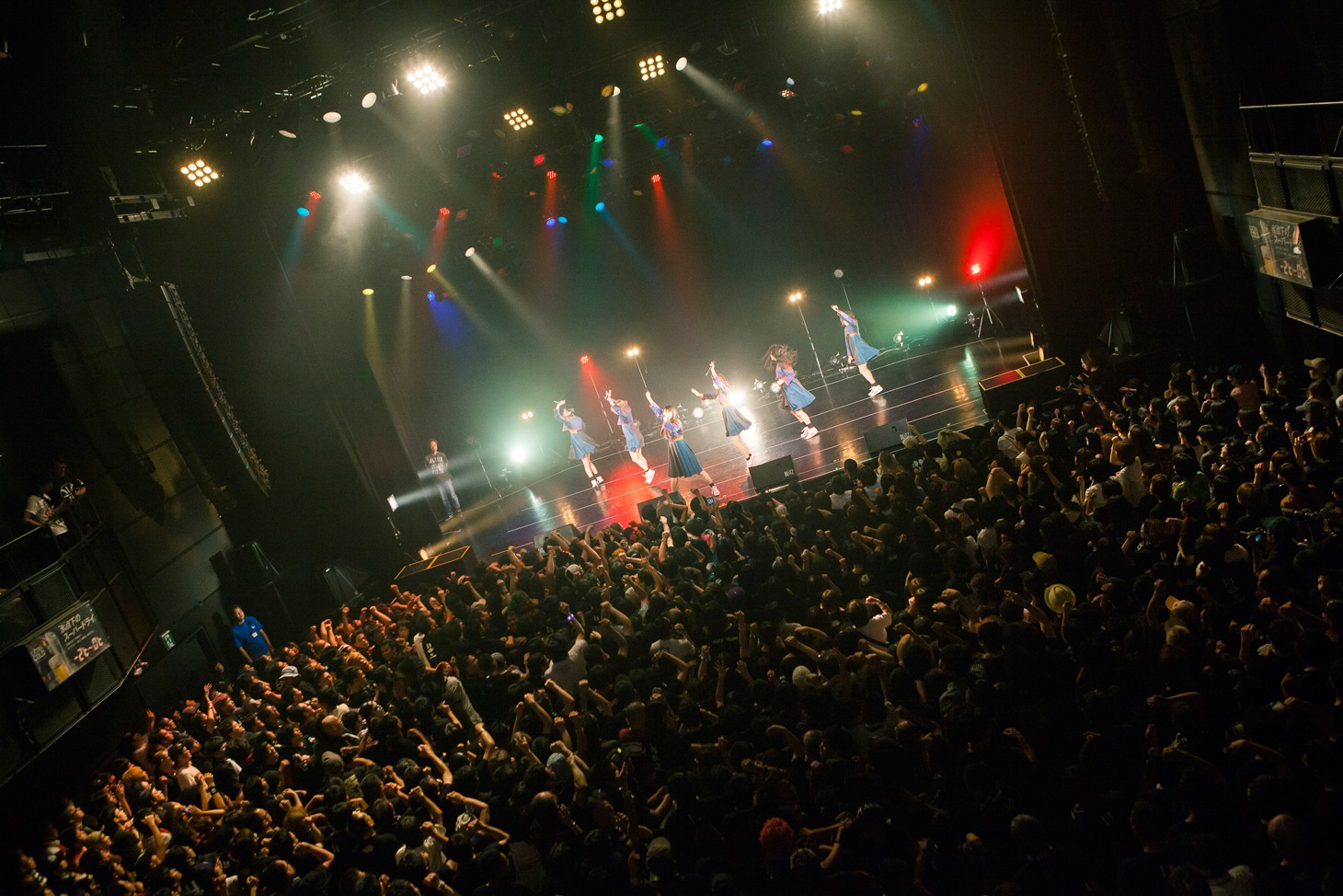 BiSH×GANG PARADE「SORRY!! NEXT BiS ONEMAN is 10.6!!」の様子。（撮影：外林健太）