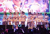 2日目のHOT STAGEでトリを務めたHKT48。