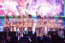 2日目のHOT STAGEでトリを務めたHKT48。
