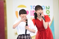左から藤平華乃（さくら学院）、庄司芽生（東京女子流）。