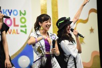 左からアップアップガールズ（仮）佐藤綾乃、lyrical schoolのhime。