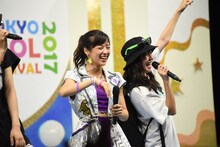 左からアップアップガールズ（仮）佐藤綾乃、lyrical schoolのhime。