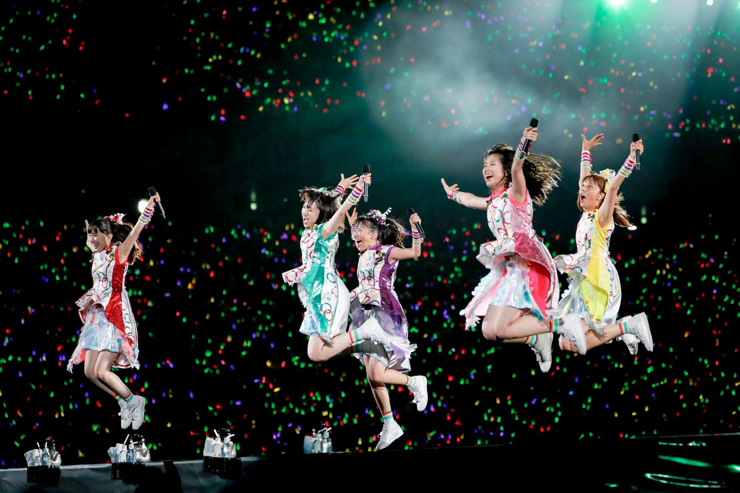 ももいろクローバーZ（Photo by HAJIME KAMIIISAKA＋Z）