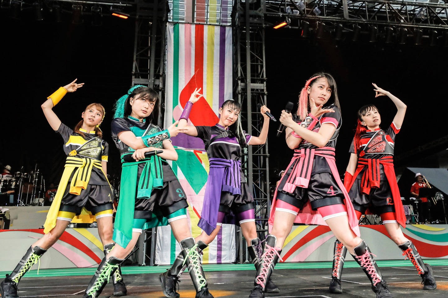 ももいろクローバーZ（Photo by HAJIME KAMIIISAKA＋Z）