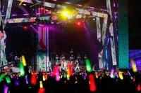「ももクロ夏のバカ騒ぎ2017 -FIVE THE COLOR Road to 2020- 味の素スタジアム大会」8月5日公演の様子。（Photo by HAJIME KAMIIISAKA＋Z）