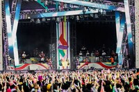 「ももクロ夏のバカ騒ぎ2017 -FIVE THE COLOR Road to 2020- 味の素スタジアム大会」8月5日公演の様子。（Photo by HAJIME KAMIIISAKA＋Z）