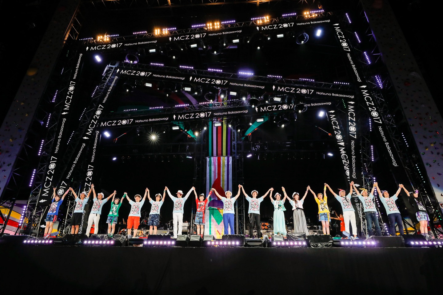 「ももクロ夏のバカ騒ぎ2017 -FIVE THE COLOR Road to 2020- 味の素スタジアム大会」8月5日公演の様子。（Photo by HAJIME KAMIIISAKA＋Z）