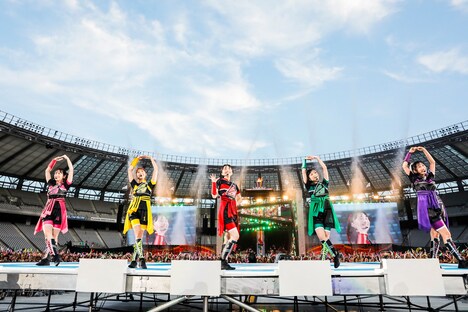 ももいろクローバーZ（Photo by HAJIME KAMIIISAKA＋Z）