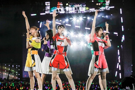 ももいろクローバーZ（Photo by HAJIME KAMIIISAKA＋Z）