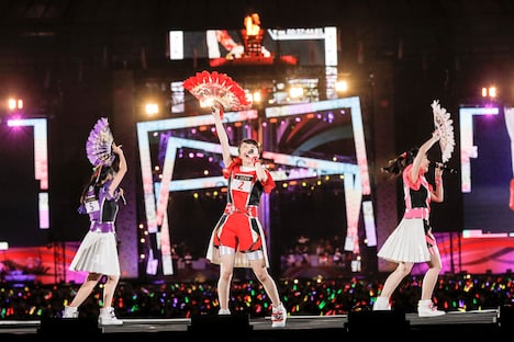 ももいろクローバーZ（Photo by HAJIME KAMIIISAKA＋Z）