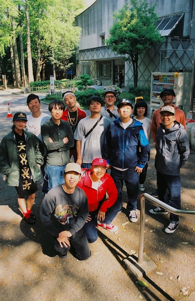 neco眠る、安部勇磨（never young beach）、スチャダラパー、ロボ宙の集合写真。