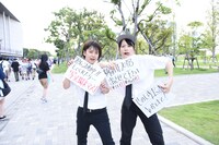 署名活動中のせのしすたぁ。