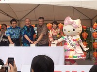 「みやざきグルメとランタンナイト」のオープンニング点灯式の様子。 （写真提供：エイベックス）