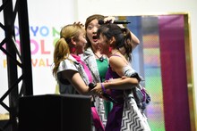 キスしようとする古川小夏と佐藤綾乃を止めに入る森咲樹。